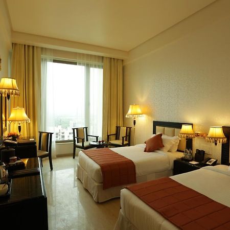 Royal Tulip Navi Mumbai Hotel Exterior foto