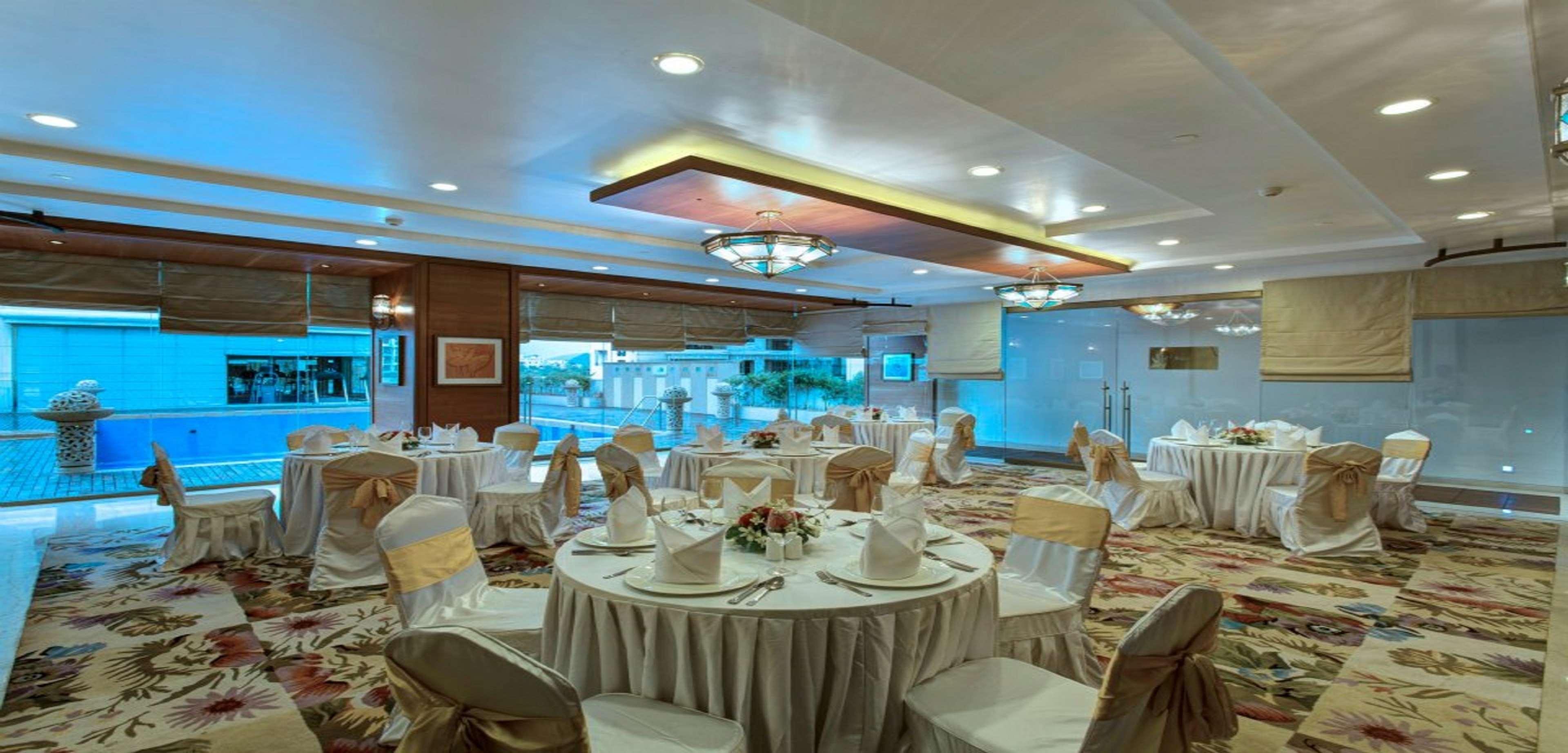 Royal Tulip Navi Mumbai Hotel Exterior foto