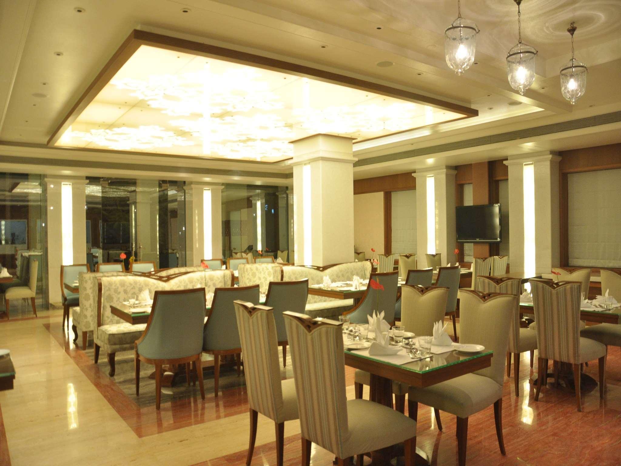 Royal Tulip Navi Mumbai Hotel Exterior foto