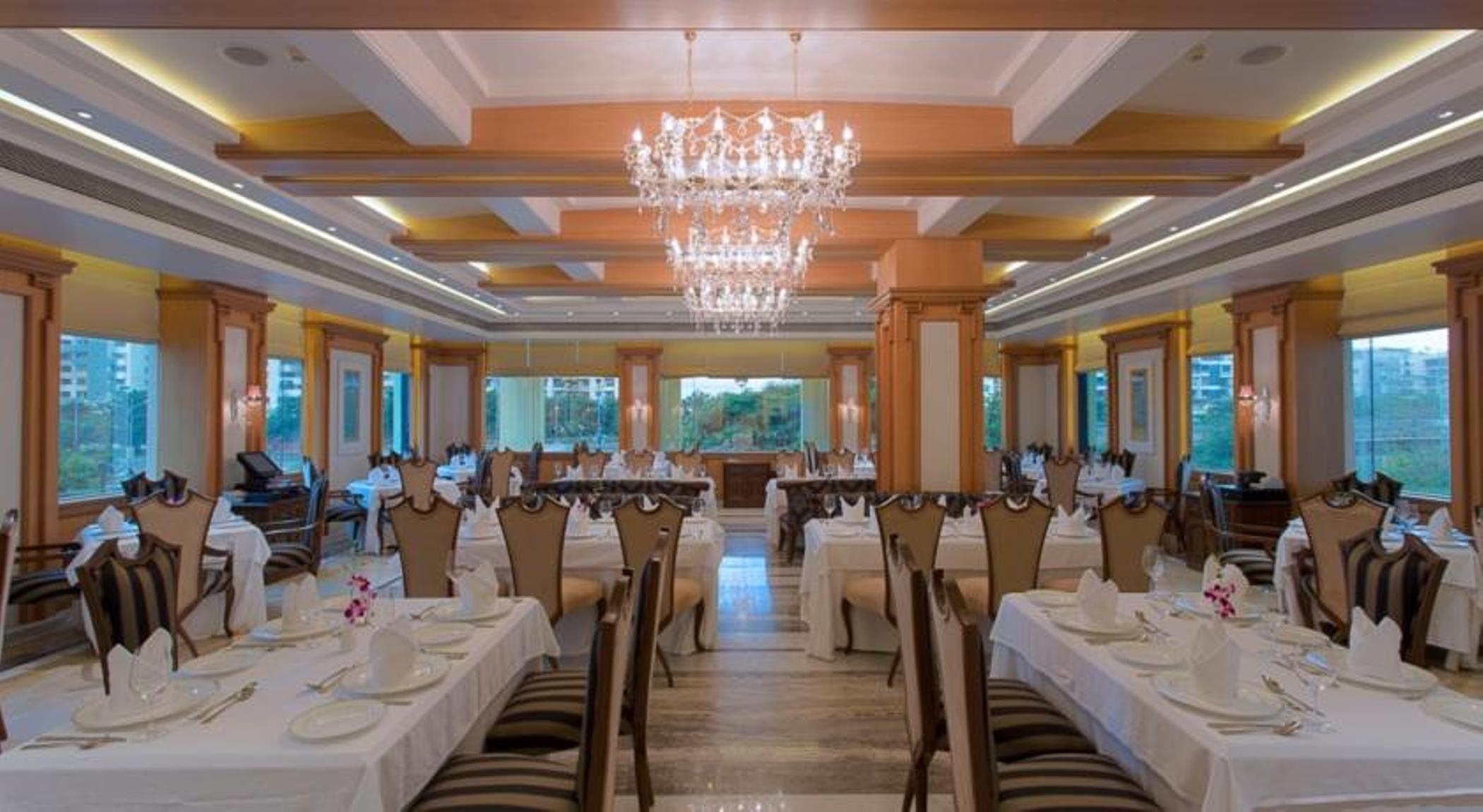 Royal Tulip Navi Mumbai Hotel Exterior foto