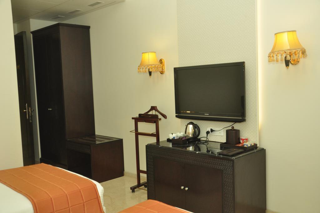 Royal Tulip Navi Mumbai Hotel Exterior foto