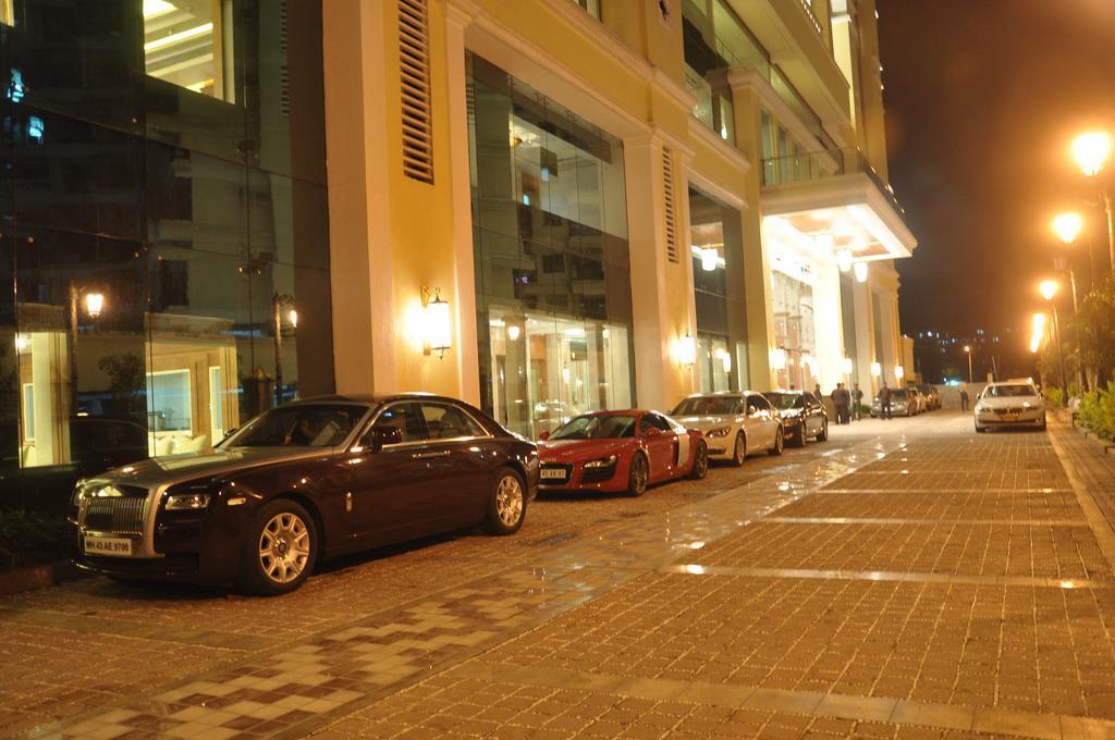Royal Tulip Navi Mumbai Hotel Exterior foto