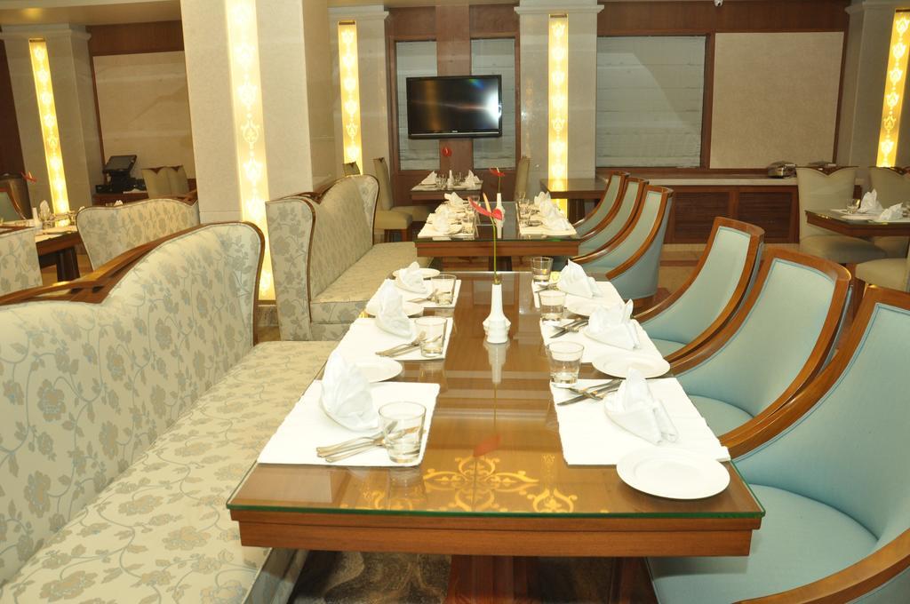 Royal Tulip Navi Mumbai Hotel Exterior foto