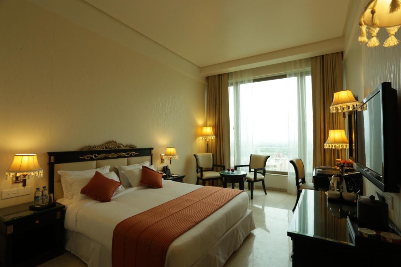 Royal Tulip Navi Mumbai Hotel Exterior foto